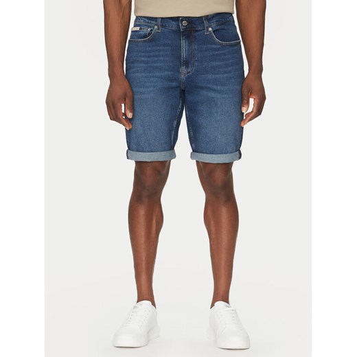 Calvin Klein Jeans Szorty jeansowe J30J327184 Niebieski Slim Fit ze sklepu MODIVO w kategorii Spodenki męskie - zdjęcie 184167521