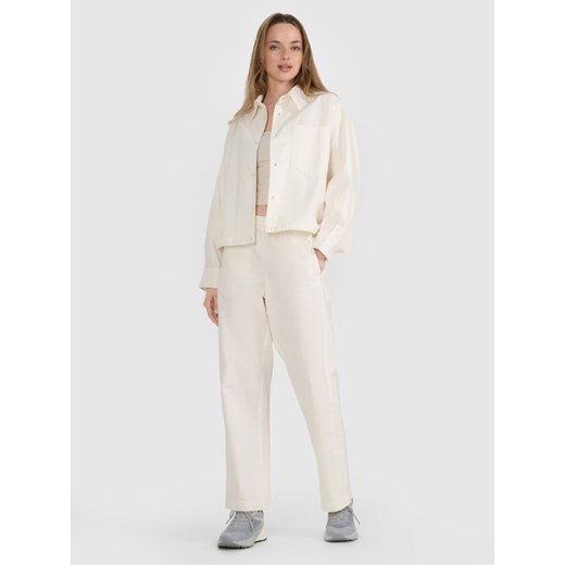 Damskie spodnie casual 4F 4FRSS25TTROF1448 - białe ze sklepu Sportstylestory.com w kategorii Spodnie damskie - zdjęcie 184169412