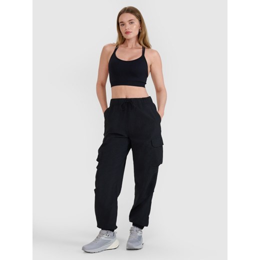 Damskie spodnie tkaninowe 4F 4FRSS25TTROF1452 - czarne ze sklepu Sportstylestory.com w kategorii Spodnie damskie - zdjęcie 184169441