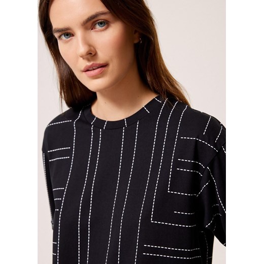 Bawełniany luźny T-shirt  z ozdobnym wzorem Diverse S Diverse