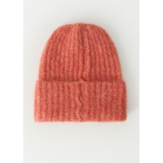 Puchata czapka z pinem Coalition - Diverse