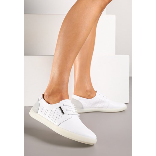 Białe Skórzane Sneakersy Ozdobione Perforacją Dolamiria ze sklepu born2be.pl w kategorii Buty sportowe damskie - zdjęcie 184185824