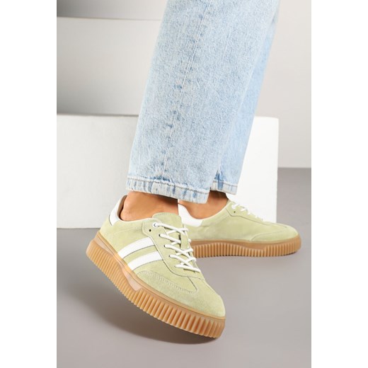 Jasnozielone Sneakersy z Naturalnego Zamszu na Grubej Tłoczonej Podeszwie Teneskela ze sklepu born2be.pl w kategorii Buty sportowe damskie - zdjęcie 184191534