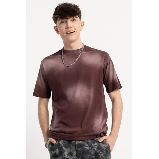 Bordowy t-shirt z efektem sprania, rozmiar - 152, kolor - bordowy ze sklepu REPORTER w kategorii T-shirty chłopięce - zdjęcie 184194800