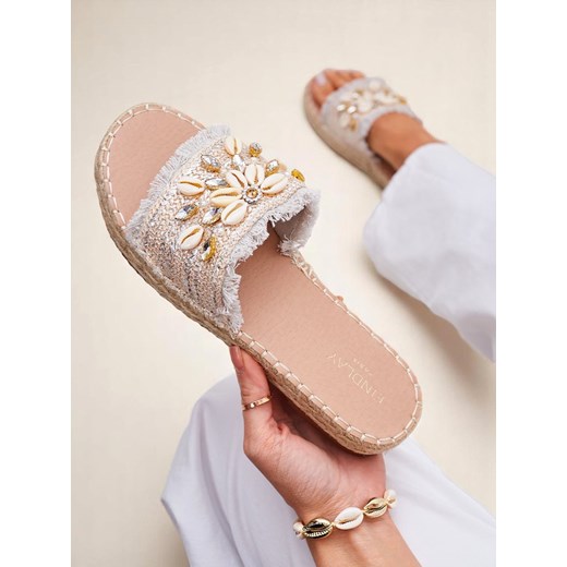 Royalfashion Klapki damskie z muszelkami Sandy ze sklepu royalfashion.pl w kategorii Klapki damskie - zdjęcie 184219824