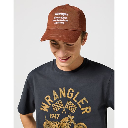 WRANGLER MĘSKA CZAPKA Z DASZKIEM WRANGLER LOGO CAP ROOT BEER 112356877 ze sklepu YouNeedit.pl w kategorii Czapki z daszkiem męskie - zdjęcie 184229214
