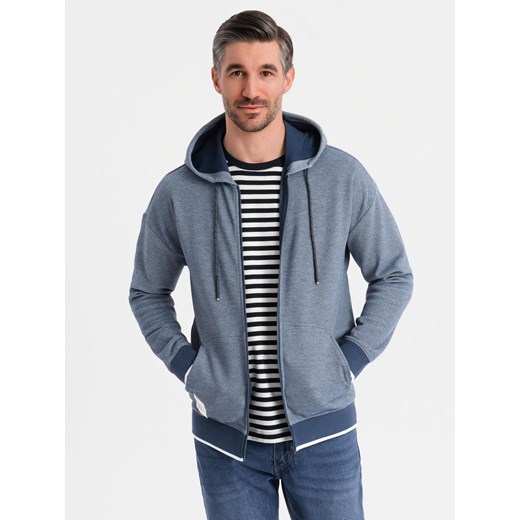 Bluza męska dresowa z kapturem o delikatnej strukturze – granatowa V2 OM-SSZP-0191 ze sklepu ombre w kategorii Bluzy męskie - zdjęcie 184234672