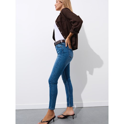 Mohito - Jeansy skinny - niebieski ze sklepu Mohito w kategorii Jeansy damskie - zdjęcie 184239001