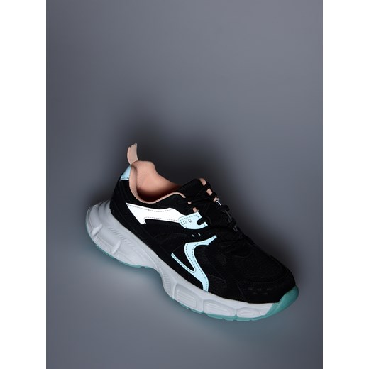 Reserved - Lekkie sneakersy z odblaskowymi elementami - czarny ze sklepu Reserved w kategorii Buty sportowe dziecięce - zdjęcie 184239972
