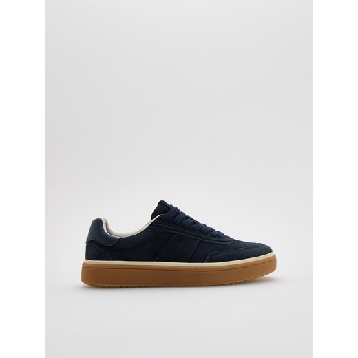 Reserved - Zamszowe sneakersy - granatowy ze sklepu Reserved w kategorii Buty sportowe męskie - zdjęcie 184240730