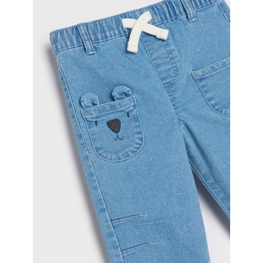 Sinsay - Spodnie jeansowe z kieszeniami - niebieski Sinsay 80 (9-12 m) Sinsay