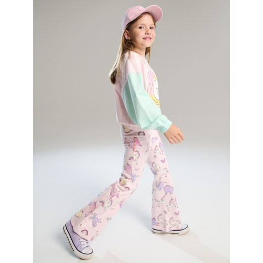 Sinsay - Rozszerzane spodnie z motywem jednorożców - wielobarwny Sinsay 104 (3-4 l) Sinsay