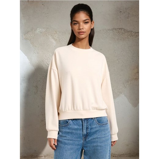 Sinsay - Gładka bluza z długim rękawem soft touch - kremowy ze sklepu Sinsay w kategorii Bluzy damskie - zdjęcie 184246330