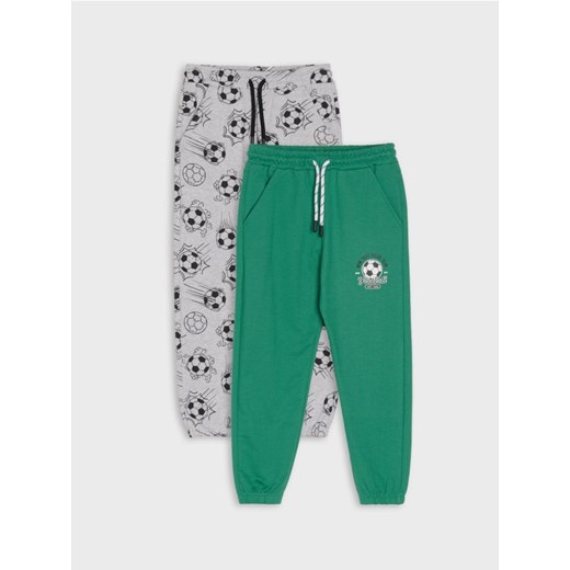 Sinsay - Spodnie loose z motywem piłkarskim 2 pack - zielony - id: 465DN-77X - marki Sinsay - 184246620 Sinsay - Spodnie loose z motywem piłkarskim 2 pack - zielony ze sklepu Sinsay w kategorii Spodnie chłopięce - zdjęcie 184246620