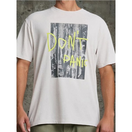 Sinsay - Koszulka comfort fit z nadrukiem i efektem sprania - kremowy ze sklepu Sinsay w kategorii T-shirty męskie - zdjęcie 184246654
