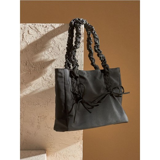 Sinsay - Torebka tote z dekoracyjnymi kokardami - czarny ze sklepu Sinsay w kategorii Torby Shopper bag - zdjęcie 184246782