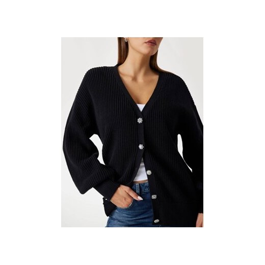 Sweter damski Guess z dekoltem w serek 