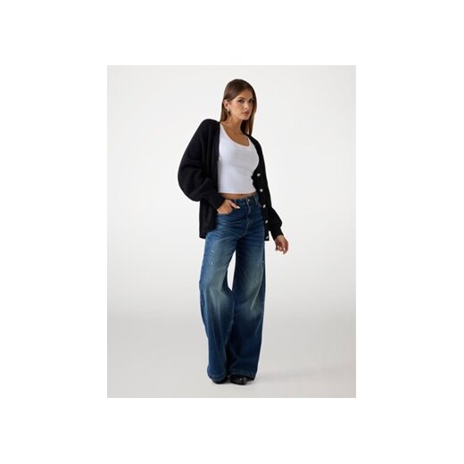 Sweter damski Guess z dekoltem w serek 