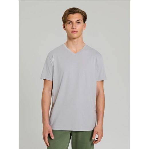 Sinsay - Koszulka z dekoltem w serek - szary ze sklepu Sinsay w kategorii T-shirty męskie - zdjęcie 184255271