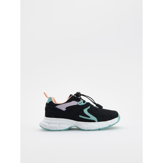 Reserved - Lekkie sneakersy z odblaskowymi elementami - czarny ze sklepu Reserved w kategorii Buty sportowe dziecięce - zdjęcie 184256070