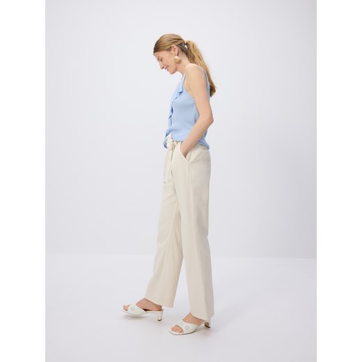 Reserved - Jeansy wide leg z wiązaniem - złamana biel ze sklepu Reserved w kategorii Jeansy damskie - zdjęcie 184256193