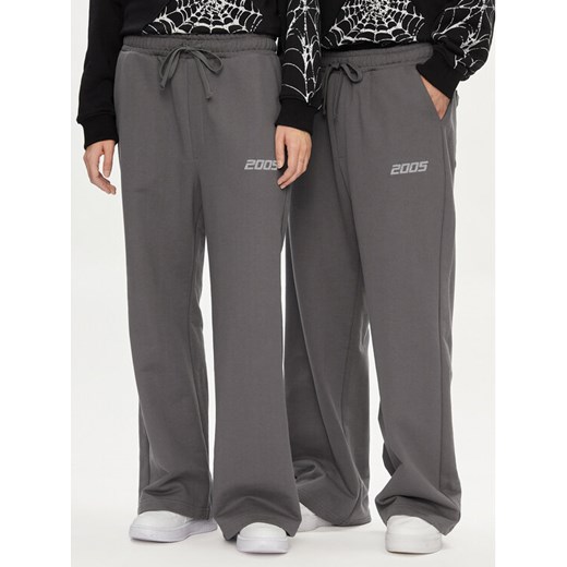 2005 Spodnie dresowe Unisex Cascade Szary Relaxed Fit ze sklepu MODIVO w kategorii Spodnie męskie - zdjęcie 184261010