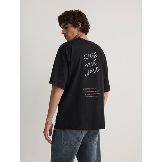 Reserved - T-shirt oversize z nadrukiem na plecach - czarny Reserved M wyprzedaż Reserved