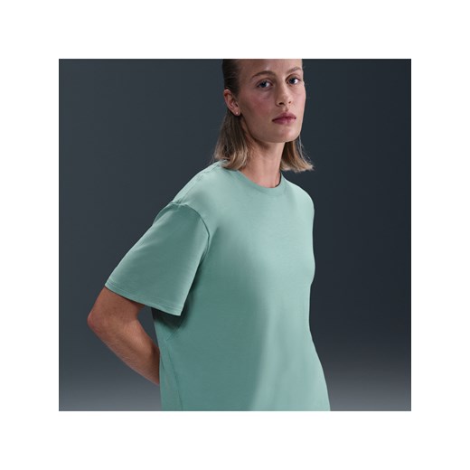 Damska koszulka z krótkim rękawem Dri-FIT Nike One Relaxed - Zieleń ze sklepu Nike poland w kategorii Bluzki damskie - zdjęcie 184264302