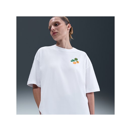 Damski T-shirt o kroju oversize z krótkim rękawem i grafiką Nike Sportswear - Biel ze sklepu Nike poland w kategorii Bluzki damskie - zdjęcie 184264703