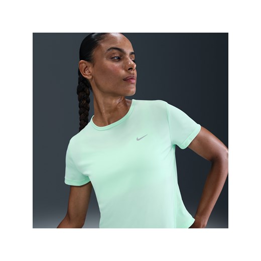 Damska koszulka z krótkim rękawem do biegania Dri-FIT Nike Tempo - Zieleń ze sklepu Nike poland w kategorii Bluzki damskie - zdjęcie 184265123
