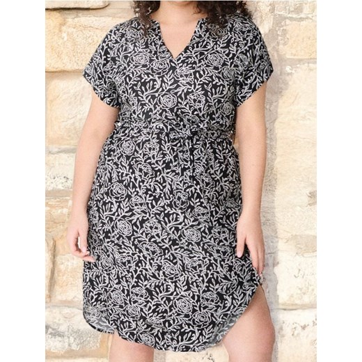 Sinsay - Wiskozowa sukienka midi w kwiaty PLUS SIZE - czarny ze sklepu Sinsay w kategorii Sukienki - zdjęcie 184276763