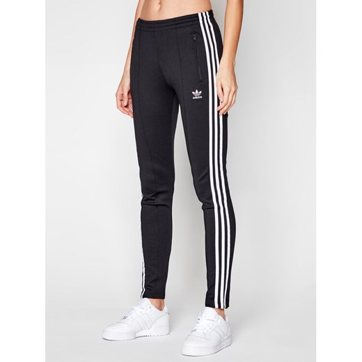 adidas Spodnie dresowe Sst GD2361 Czarny Slim Fit ze sklepu MODIVO w kategorii Spodnie damskie - zdjęcie 184277661