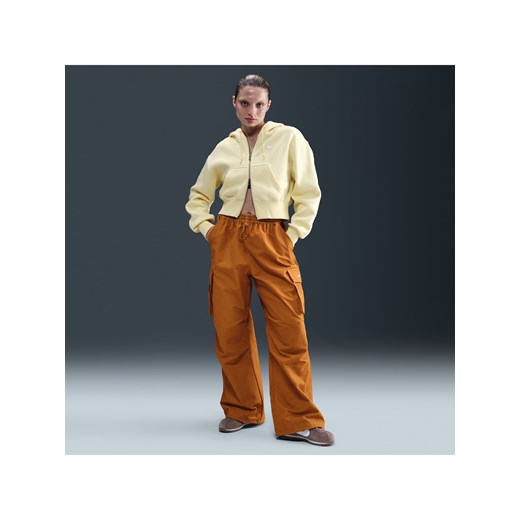 Damskie bojówki z tkaniny o kroju oversize ze średnim stanem Nike Sportswear - Brązowy ze sklepu Nike poland w kategorii Spodnie damskie - zdjęcie 184284223
