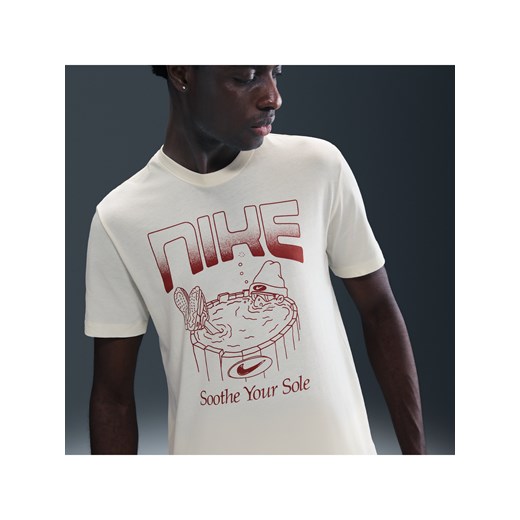 T-shirt Nike Sportswear - Brązowy ze sklepu Nike poland w kategorii T-shirty męskie - zdjęcie 184284233
