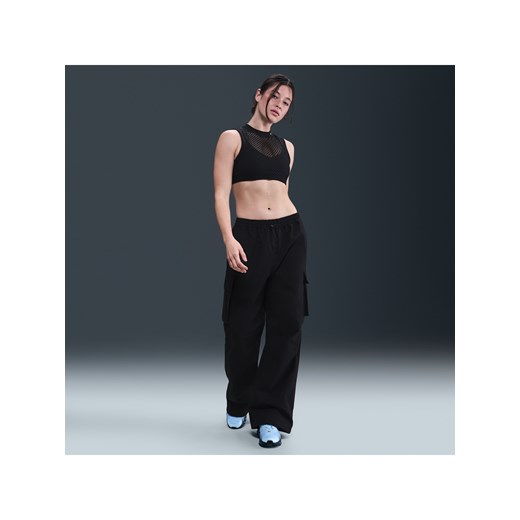 Damskie bojówki z tkaniny o kroju oversize ze średnim stanem Nike Sportswear - Czerń ze sklepu Nike poland w kategorii Spodnie damskie - zdjęcie 184284244