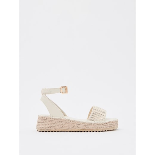 Mohito - Sandały - beżowy ze sklepu Mohito w kategorii Espadryle damskie - zdjęcie 184290862