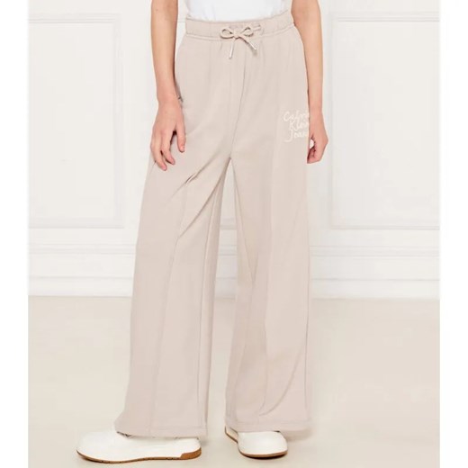 Calvin Klein Jeans Spodnie dresowe | flare fit ze sklepu Gomez Fashion Store w kategorii Spodnie dziewczęce - zdjęcie 184297282