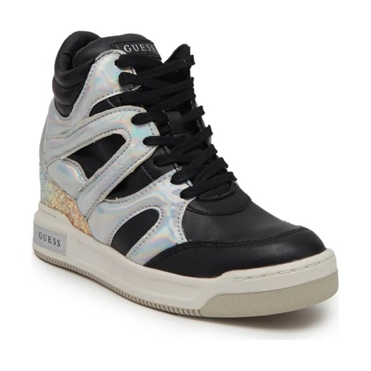 Guess Sneakersy LISA | z dodatkiem skóry ze sklepu Gomez Fashion Store w kategorii Buty sportowe damskie - zdjęcie 184301531