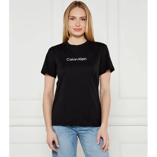 Calvin Klein T-shirt HERO LOGO | Regular Fit ze sklepu Gomez Fashion Store w kategorii Bluzki damskie - zdjęcie 184342192