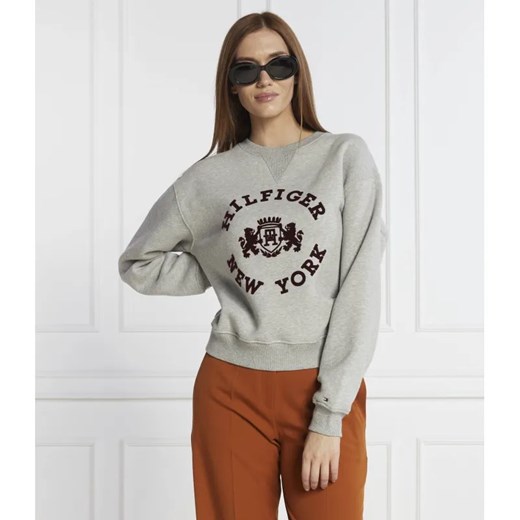 Tommy Hilfiger Bluza MDN REG VARSITY FLOCK | Regular Fit ze sklepu Gomez Fashion Store w kategorii Bluzy damskie - zdjęcie 184342593