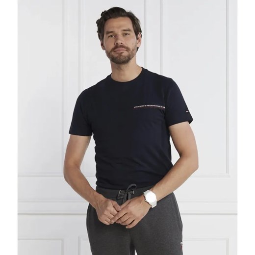 Tommy Hilfiger T-shirt SMALL CHEST STRIPE MONOTYPE TEE | Slim Fit ze sklepu Gomez Fashion Store w kategorii T-shirty męskie - zdjęcie 184345923