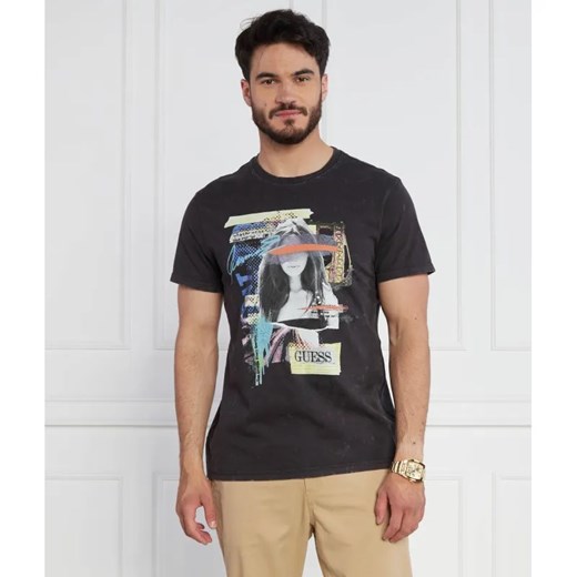 GUESS T-shirt SS CN WOMAN GRAPHIC | Regular Fit ze sklepu Gomez Fashion Store w kategorii T-shirty męskie - zdjęcie 184351471