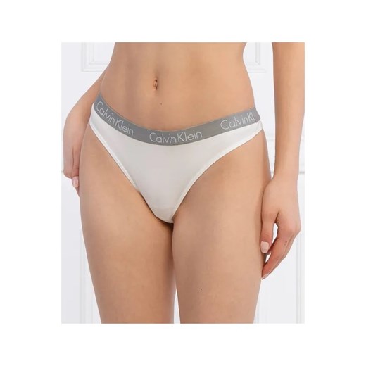 Calvin Klein Underwear Stringi ze sklepu Gomez Fashion Store w kategorii Majtki damskie - zdjęcie 184503930