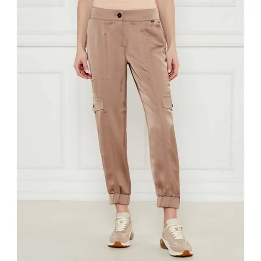 Marc Cain Satynowe spodnie cargo Ridder | Relaxed fit ze sklepu Gomez Fashion Store w kategorii Spodnie damskie - zdjęcie 184506524