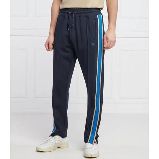 GUESS ACTIVE Spodnie dresowe MATTHEW | Regular Fit ze sklepu Gomez Fashion Store w kategorii Spodnie męskie - zdjęcie 184508293