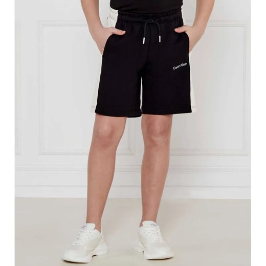 Calvin Klein Jeans Szorty | Relaxed fit ze sklepu Gomez Fashion Store w kategorii Spodenki chłopięce - zdjęcie 184508392