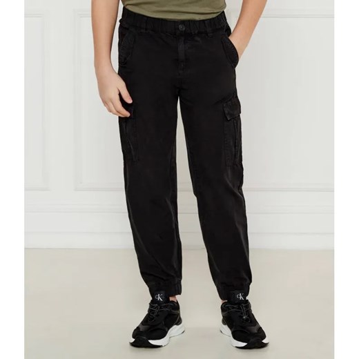 Guess Spodnie cargo | Regular Fit ze sklepu Gomez Fashion Store w kategorii Spodnie chłopięce - zdjęcie 184509154