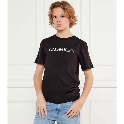 Calvin Klein Jeans T-shirt INSTITUTIONAL | Regular Fit ze sklepu Gomez Fashion Store w kategorii T-shirty chłopięce - zdjęcie 184510031
