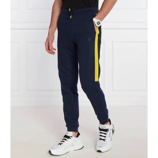 EA7 Spodnie dresowe | Regular Fit ze sklepu Gomez Fashion Store w kategorii Spodnie męskie - zdjęcie 184510741