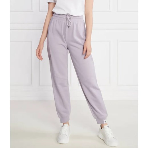 Calvin Klein Jeans Spodnie dresowe | Regular Fit ze sklepu Gomez Fashion Store w kategorii Spodnie damskie - zdjęcie 184512133